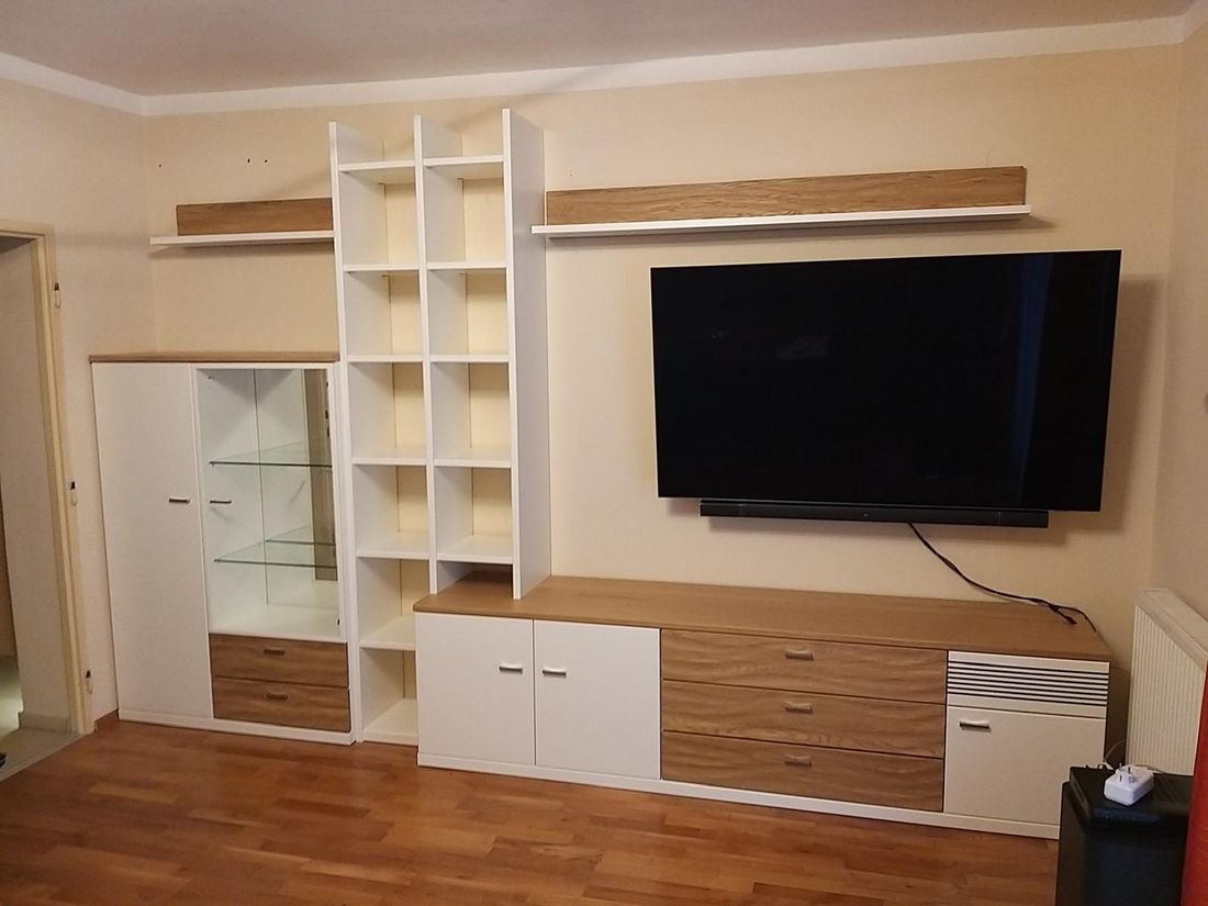 Wohnwand in Weiß und Eiche mit Regal und Lowboard